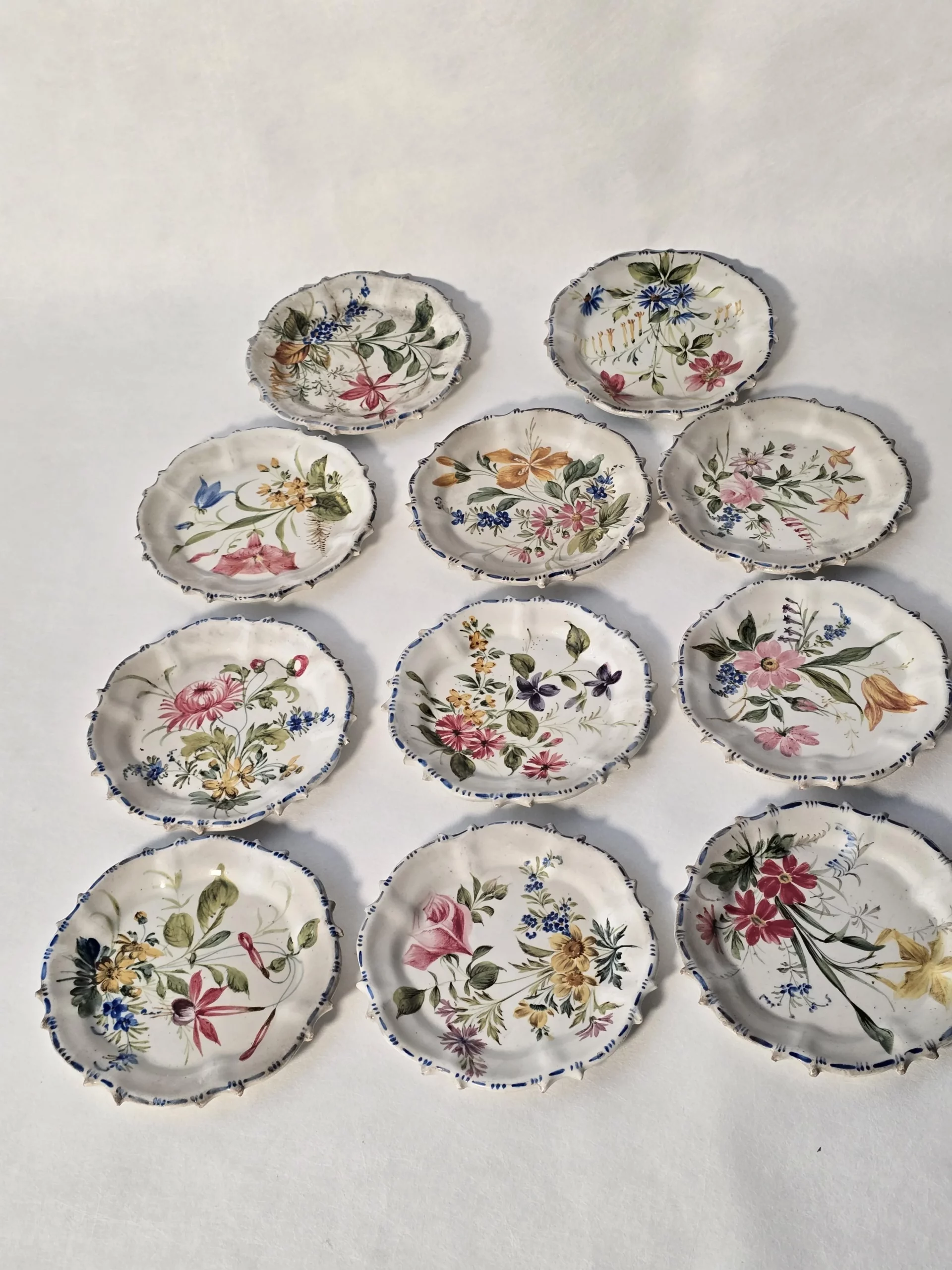 12 Assiettes anciennes en faïence et majolique italienne GBV Nove peintes à la main – Image 6