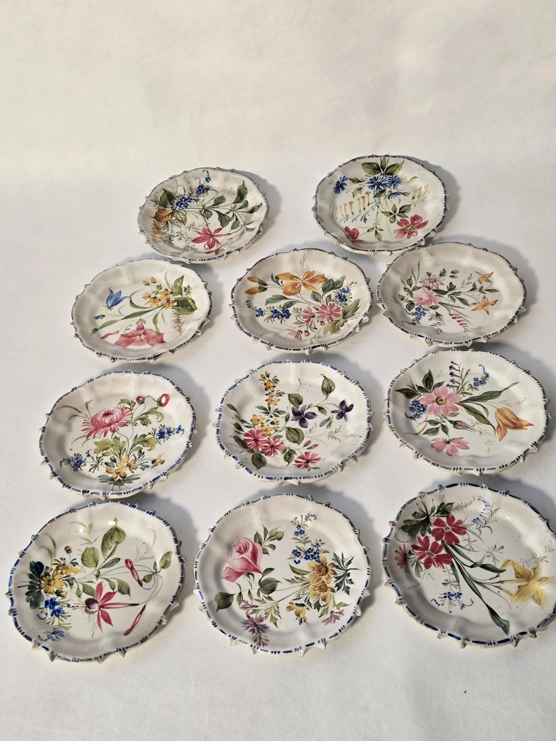 12 Assiettes anciennes en faïence et majolique italienne GBV Nove peintes à la main – Image 7