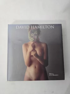 Quatrième de couverture d’un livre photo dédié à l’œuvre artistique de David Hamilton.