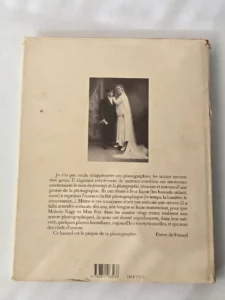Texte de présentation signé Pierre de Fenoyl, accompagné d’une photographie ancienne en noir et blanc.