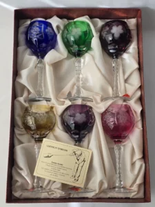 Coffret de 6 verres Römer doublés en cristal soufflé bouche et taillé main avec certificat d’origine.