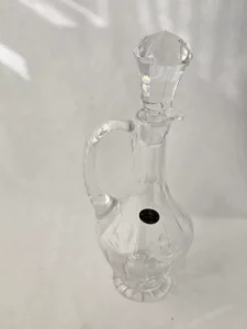 Carafe en cristal soufflée à la bouche et taillée à la main de la Cristallerie de Lorraine.