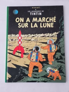 Couverture Tintin On a marché sur la lune Hergé 1981 Casterman scaphandre fusée
