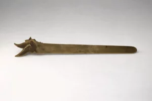 Verso du coupe-papier en bronze argenté Adrien Villien style naturaliste