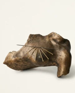 Sculpture Takis “Magnetic Evidence 1983”, édition Artcurial 1991, vue de face sur fond studio neutre.