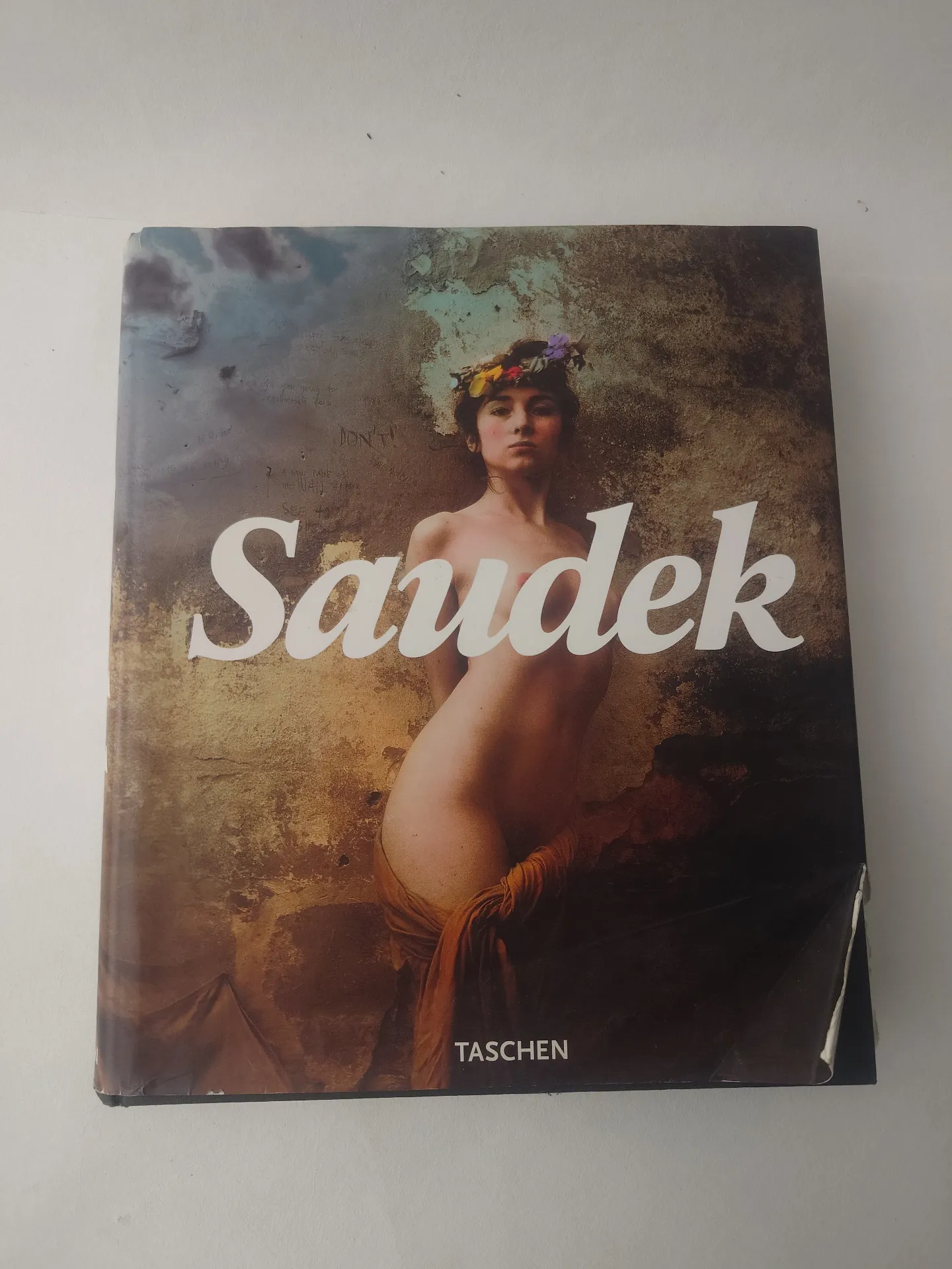 Couverture du livre Saudek de Jan Saudek, édition TASCHEN 2006, avec photographie artistique en couleur.