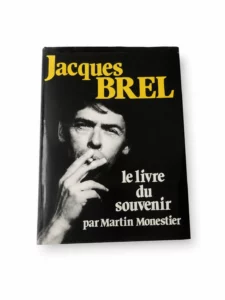 Couverture de « Brel — Le livre du souvenir » par Martin Monestier, portrait noir et blanc de Jacques Brel, titre et auteur visibles.
