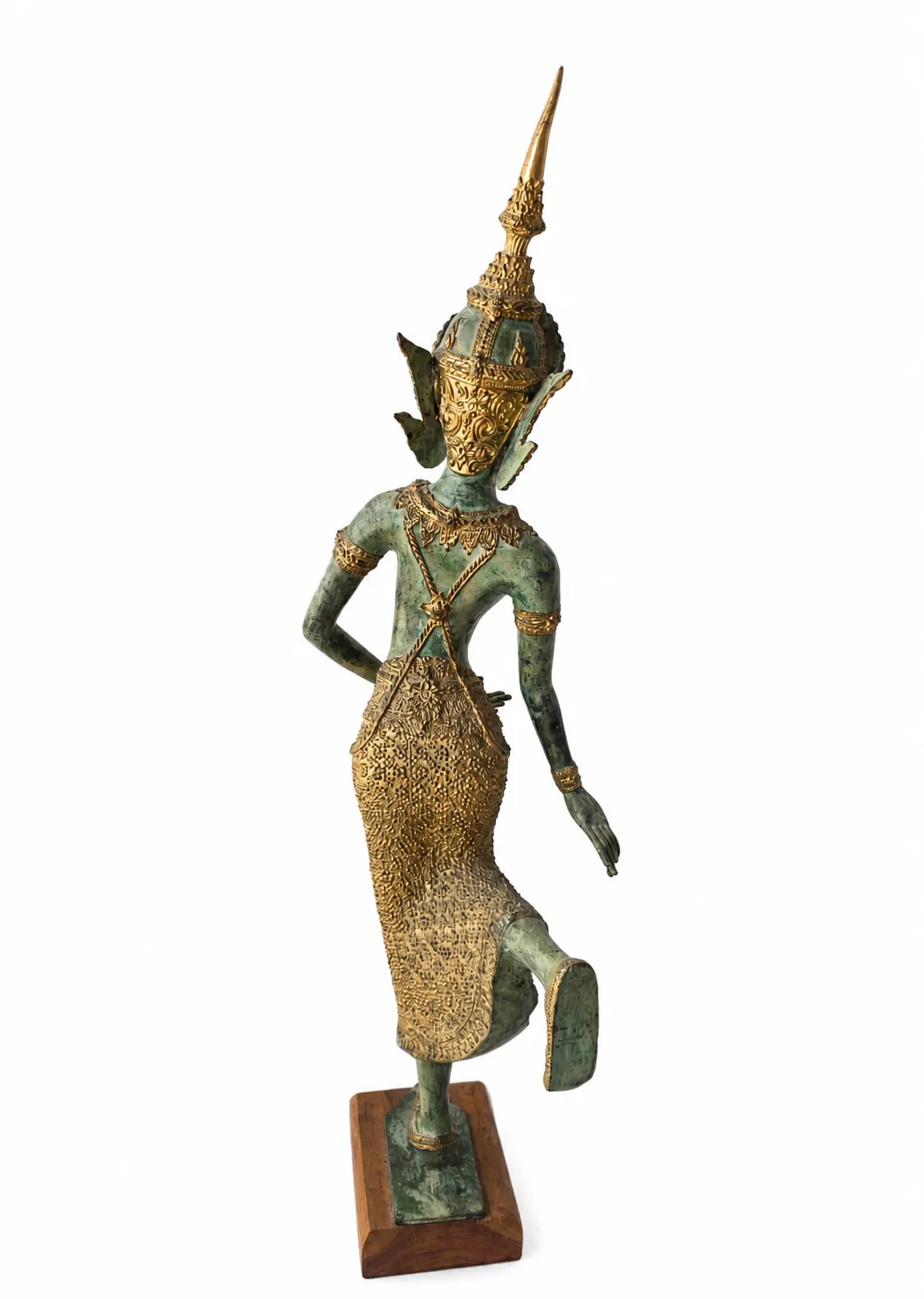 Statue Apsara en métal patiné vert et doré sur socle en bois